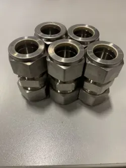 SWAGELOK SS-1010-6 STAINLESS STEEL TUBE FITTING UNION 5/8” TO 5/8