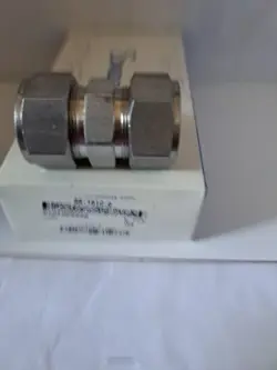 SWAGELOK SS-1610-6, UNION 1 TUBE  X 1 TUBE. NEW-OPEN BOX.