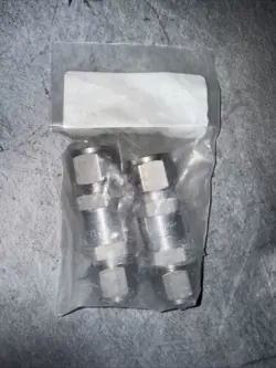 SWAGELOK SS-CHS8-10 POPPET 6000 PSIG CHECK VALVE SET OF 2