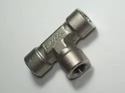 1- SWAGELOK STAINLESS STEEL PIPE TEE FITTING, 1/4