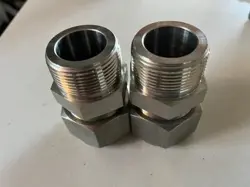 SWAGELOK SS-2000-1-20 STAINLESS STEEL CONNECTOR FITTING 1 1/4'' IN BOX 2 ITEMS