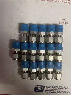 BRAND NEW SWAGELOK 3/8 MALE CONNECTORS LOT OF 16 SS-6001-6