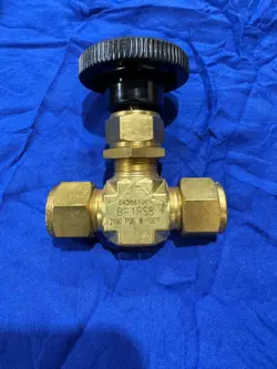 B-1RS-8 SWAGELOK NEEDLE VALVE  * LOT OF 3 *