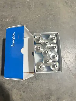 10 PCS SWAGELOK MALE CONNECTOR 1/4 IN. TUBE OD X 1 IN. MALE NPT (SS-400-1-16)