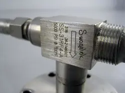 ANGLE VALVE