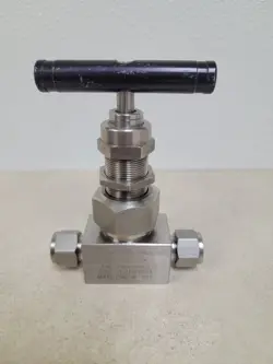 SWAGELOK SS-12NBS8 1/2 TUBE 6000 PSI NEEDLE VALVE