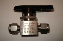 SWAGELOK 1/4” STAINLESS STEEL TUBING BALL VALVE  SS-42GS4