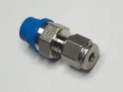 1 - SWAGELOK STAINLESS STEEL FITTING, 4 MM TUBE X 1/8