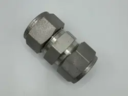 (NEW SWAGELOK SS-1210-6 TUBE UNION 3/4