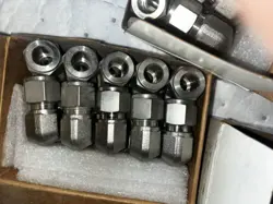 SS-810-9 STAINLESS