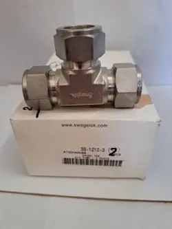 SWAGELOK SS-1210-3, STAINLESS STEEL, UNION TEE 3/4 TUBE 3 PORTS, NEW-OPEN BOX.