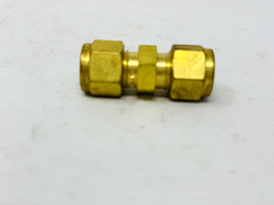 SWAGELOK B-600-6 BRASS REDUCING UNION, 3/8