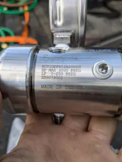 SWAGELOK HYDROGEN REGULATOR