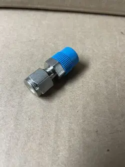 SWAGELOK SS-400-1-4 STAINLESS STEEL 1/4” TUBE X 1/4” NPT MALE FITTING