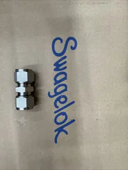 NEW SWAGELOK SS-12M0-6 STAINLESS STEEL COMPRESSION TUBE UNION