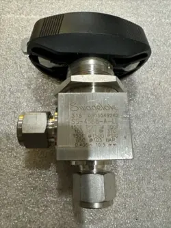 SWAGELOK ANGLE PATTERN BALL VALVE 1/2