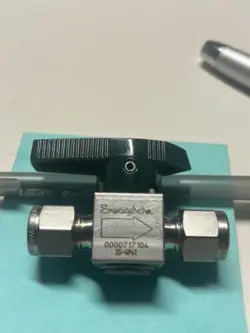 SS-4P4T SWAGELOK PLUG SHUTOFF GAS VALVE, 1/4