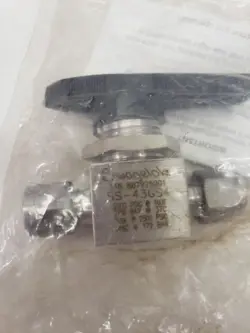SWAGELOK STAINLESS STEEL 40G SERIES BALL VALVE, 1/4
