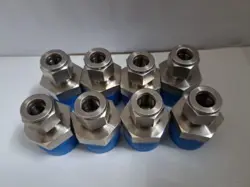 1 OF SWAGELOK SS-810-1-16 MALE CONNECTOR 1/2