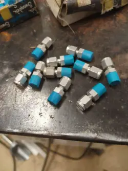 (10) SWAGELOK 1/8