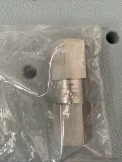 SWAGELOK SS-CHF8-1/3 STAINLESS STEEL POPPET 4900 PSIG CHECK VALVE