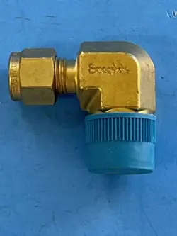 BRASS SWAGELOK TUBE FITTING, MALE ELBOW, 1/4 TUBE OD 3/8 MALE NPT