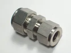 1- SWAGELOK STAINLESS STEEL REDUCING UNION, 5/8