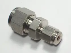 1- SWAGELOK STAINLESS STEEL REDUCING UNION, 3/8