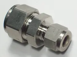1- SWAGELOK STAINLESS STEEL REDUCING UNION, 5/8
