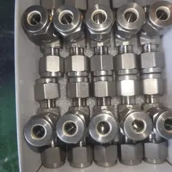 BOX OF 10 SWAGELOK  3/8