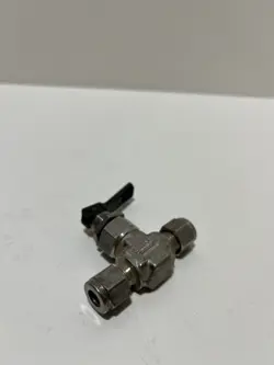SWAGELOK STAINLESS STEEL SS-1GS4 TOGGLE VALVE 2W NEW