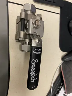SWAGELOK BALL VALVE 1”-SS-65TS16