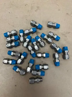 SWAGELOK TUVA278/13 MALE CONNECTOR - LOT OF 25