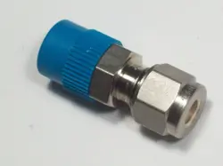1 - SWAGELOK STAINLESS STEEL CONNECTOR, 6 MM TUBE X 1/4