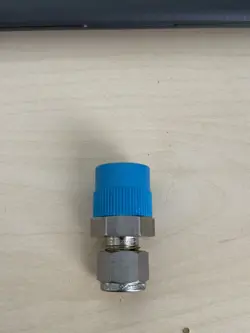 (1) NEW SWAGELOK  3/8