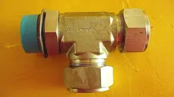 SWAGELOK 316 PVL TEE VALVE SS