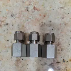LOT OF 3 SWAGELOK SS-400-7-6, CONNECTOR 1/4 IN. TUBE OD X 3/8 IN. FEMALE NPT