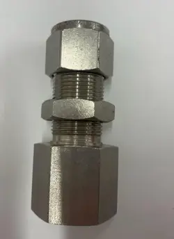 SWAGELOK SS-810-71-8 TUBE FITTING FEMALE CONNECTOR 1/2
