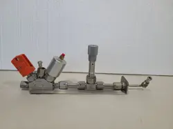 SWAGELOK 6LVV-PL2V221P-VA VALVE + SWAGELOK SS-4BMG-VCR VALVE ON PLATE