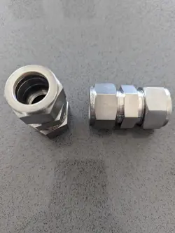 NEW STAINLESS STEEL SWAGELOK SS-1210-6 - 3/4 INCH UNION TUBE FITTINGS