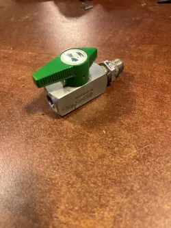 SWAGELOK SS-4P4T PLUG VALVE 1/4