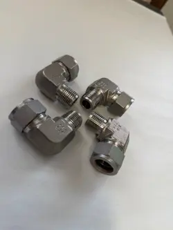 SWAGELOK MALE CONNECTOR ELBOW 3/4 IN TUBE OD X 1/2 IN NPT SS-1210-2-8 NEW 4PCS