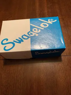 SWAGELOK SS-8BK-V19 NEW IN BOX STAINLESS STEEL BELLOWS VALVE ￼