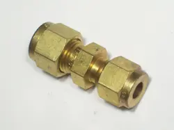 1- SWAGELOK BRASS REDUCING UNION, 5/16
