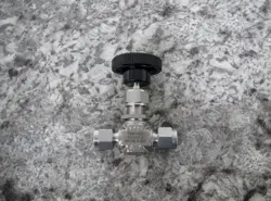 SWAGELOK SS-1RS4 1/4” TUBE FITTING STAINLESS STEEL INTEGRAL BONNET NEEDLE VALVE