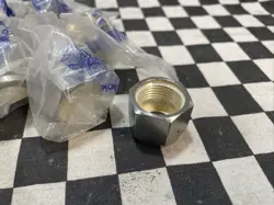 NUT 1/2