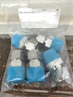 LOT OF 5 NEW SWAGELOK SS FITTING, 5/8