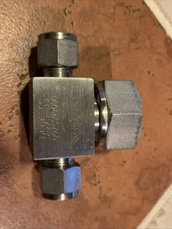 SWAGELOK SS-56S6 STAINLESS STEEL LIFT CHECK VALVE FNSP
