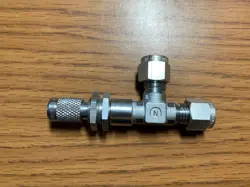 NUPRO/SWAGELOK # B-4MA MEDIUM FLOW ANGLE PATTERN METERING VALVE, 1/4