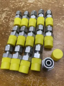 LOT OF 15 SWAGELOK SS-4-VCO-6-400 VACUUM FITTING - 1/4
